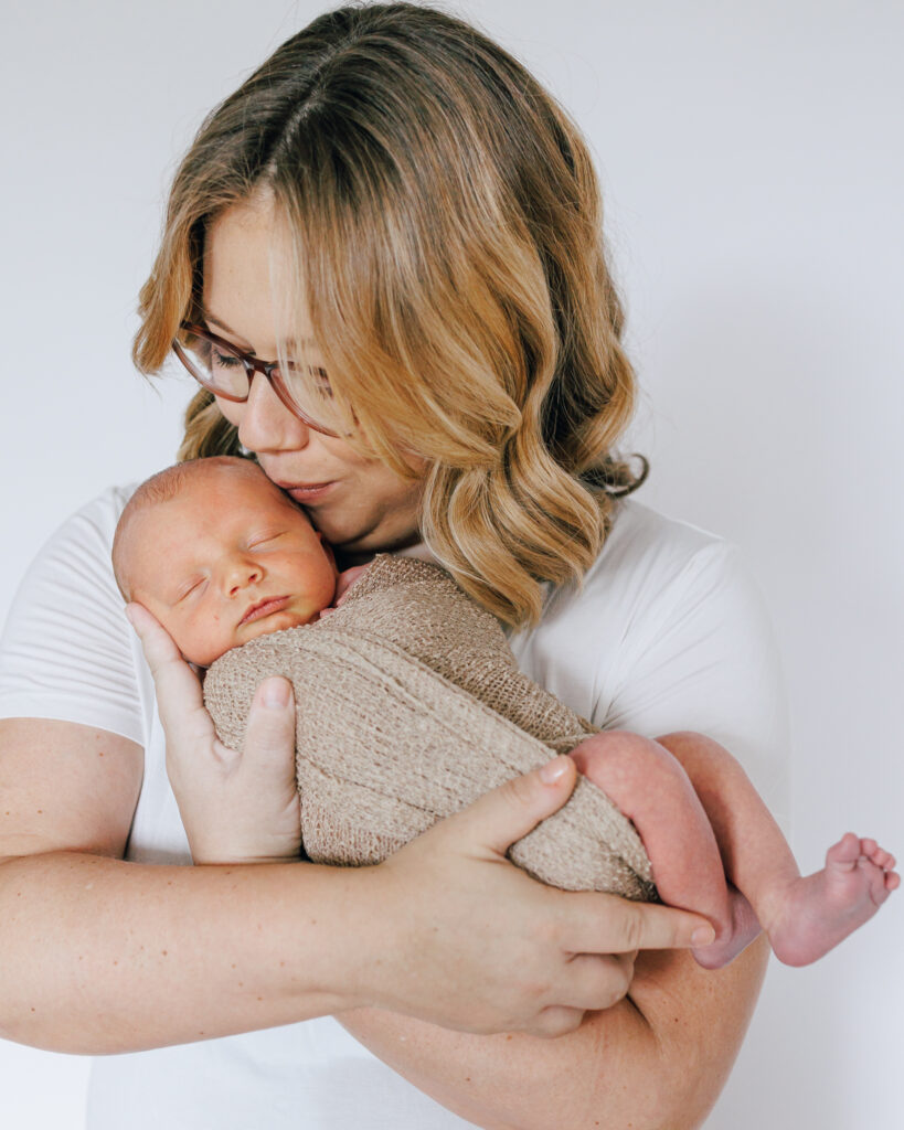 Columbus Ohio Newborn Photographer mother and infant photograph