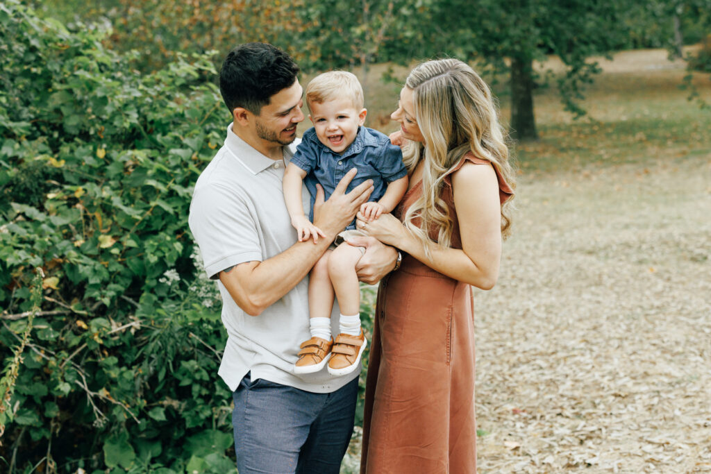 Family mini session styling in Columbus Ohio with neutral outfits and soft textures